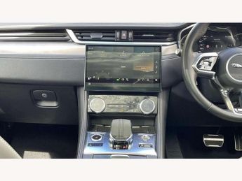 Jaguar F-Pace 3.0 D300 R-Dynamic SE 5dr Auto AWD
