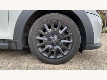 MINI Hatchback 1.5 Cooper Classic 3dr Auto