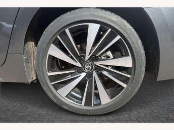 Toyota Corolla 1.8 Hybrid Design 5dr CVT