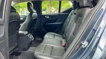 Volvo XC40 2.0 B4P Inscription 5dr Auto