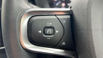 Volvo XC40 2.0 B4P Inscription 5dr Auto