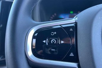 Volvo XC60 2.0 B5P R DESIGN 5dr AWD Geartronic