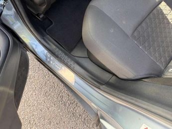 Toyota C-HR 1.8 Hybrid Design 5dr CVT