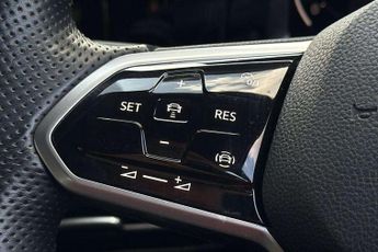 Volkswagen Golf 1.5 eTSI 150 R-Line 5dr DSG