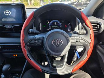 Toyota Yaris 1.5 Hybrid Design 5dr CVT