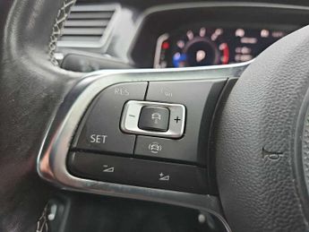 Volkswagen Tiguan 2.0 TSi 230 4Motion SEL 5dr DSG