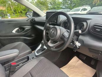 Toyota Yaris 1.5 Hybrid Design 5dr CVT