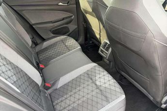 Volkswagen Golf 1.5 eTSI 150 R-Line 5dr DSG