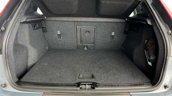 Volvo XC40 2.0 B3P Core 5dr Auto