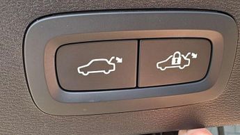 Volvo XC40 2.0 B4P Plus Black Edition 5dr Auto