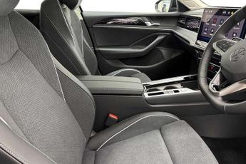 Volkswagen Passat 1.5 TSI eHybrid Elegance 5dr DSG