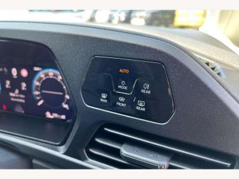 Volkswagen Caddy 1.5 eHybrid 150 Commerce Pro Van DSG [Tech]