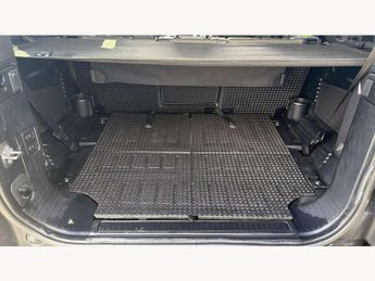 Land Rover Defender 3.0 D300 X-Dynamic HSE 110 5dr Auto