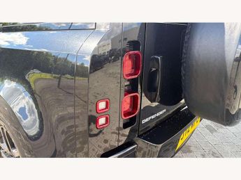 Land Rover Defender 3.0 D300 X-Dynamic HSE 110 5dr Auto