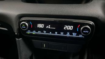 Toyota Yaris 1.5 Hybrid Dynamic 5dr CVT
