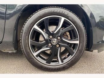 Toyota Yaris 1.5 Hybrid Design 5dr CVT