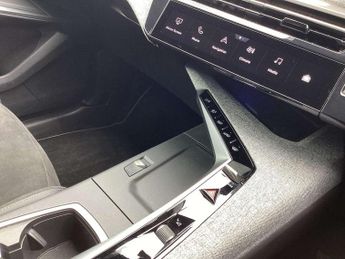 Peugeot 3008 1.2 Hybrid 136 GT 5dr e-DSC6