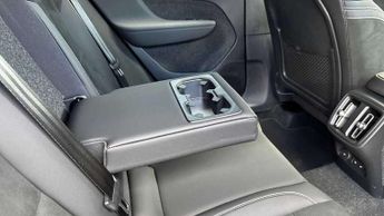 Volvo XC40 2.0 B3P Plus Dark 5dr Auto