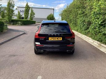 Volvo XC60 2.0 D4 R DESIGN Pro 5dr AWD Geartronic