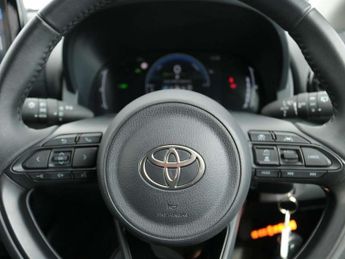 Toyota Yaris 1.5 Hybrid Design 5dr CVT