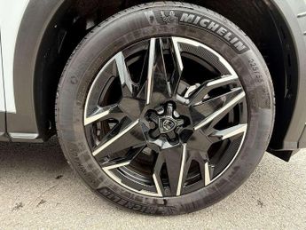 Peugeot 3008 1.2 Hybrid 136 Allure 5dr e-DSC6