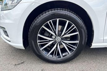 Volkswagen Golf 2.0 TDI SE 5dr DSG [Nav]