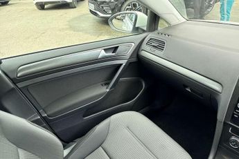 Volkswagen Golf 2.0 TDI SE 5dr DSG [Nav]