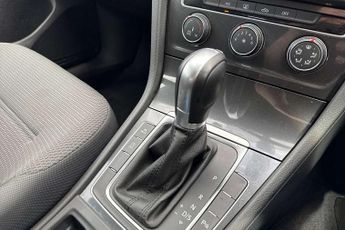 Volkswagen Golf 2.0 TDI SE 5dr DSG [Nav]