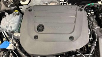 Volvo XC40 2.0 B4P Plus Dark 5dr Auto