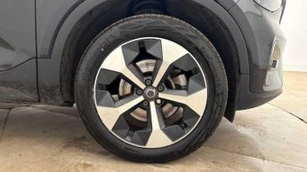 Volvo XC40 2.0 B4P Plus Dark 5dr Auto