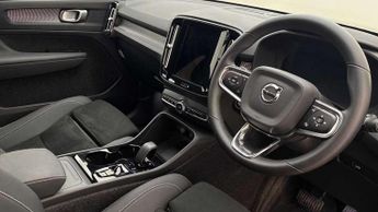 Volvo XC40 2.0 B4P Plus Dark 5dr Auto