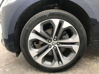 Jaguar F-Pace 2.0 D200 R-Dynamic HSE Black 5dr Auto AWD