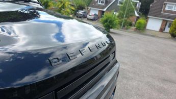 Land Rover Defender 3.0 D300 X-Dynamic SE 110 5dr Auto