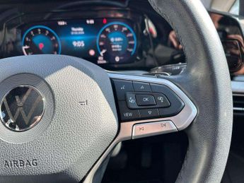 Volkswagen Golf 1.0 eTSI Life 5dr DSG