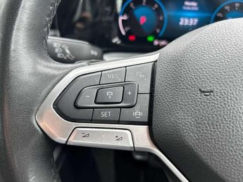 Volkswagen Golf 2.0 TDI Life 5dr DSG