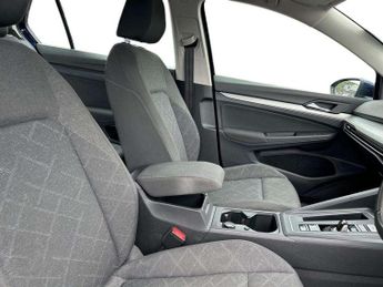 Volkswagen Golf 2.0 TDI Life 5dr DSG