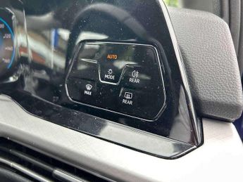 Volkswagen Golf 2.0 TDI Life 5dr DSG