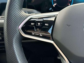 Volkswagen Golf 1.5 eTSI 150 R-Line 5dr DSG