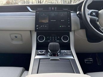 Jaguar F-Pace 2.0 P400e R-Dynamic SE Black 5dr Auto AWD