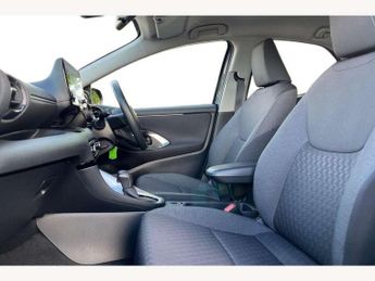 Toyota Yaris 1.5 Hybrid Design 5dr CVT