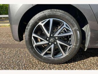 Toyota Yaris 1.5 Hybrid Design 5dr CVT