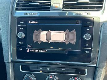 Volkswagen Golf 1.6 TDI SE [Nav] 5dr DSG