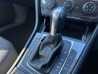 Volkswagen Golf 1.6 TDI SE [Nav] 5dr DSG