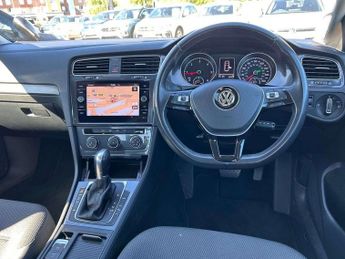 Volkswagen Golf 1.6 TDI SE [Nav] 5dr DSG