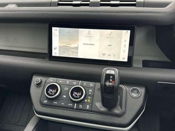 Land Rover Defender 3.0 D250 SE 90 3dr Auto
