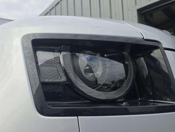 Land Rover Defender 3.0 D250 X-Dynamic SE 90 3dr Auto