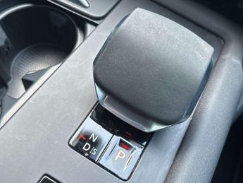 Land Rover Discovery 3.0 D300 R-Dynamic HSE 5dr Auto