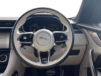 Jaguar F-Pace 2.0 D200 R-Dynamic HSE Black 5dr Auto AWD