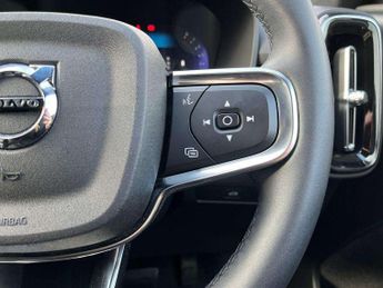 Volvo XC40 2.0 B3P Plus Dark 5dr Auto