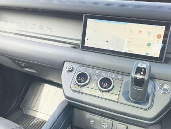 Land Rover Defender 3.0 D250 X-Dynamic SE 90 3dr Auto